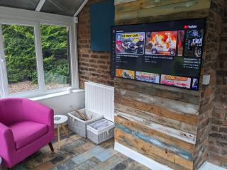 Rosebud Cottage in Shropshire with private drive & garden - 2