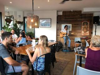 Stylish Family Beach House - 200m to the Beach - 3