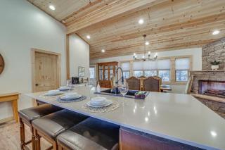 Lavender Lodge Mountain-View Pine Cabin with Deck - Pine - 1
