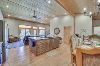 Lavender Lodge Mountain-View Pine Cabin with Deck - Pine - 3