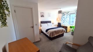 Contemporary One-Bedroom Apartment in Sheffield City Centre - 9