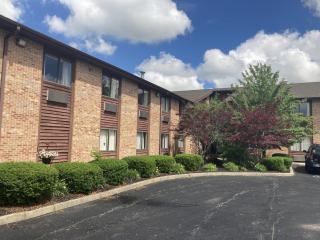 Royal Inn Suites - Huntington - 2