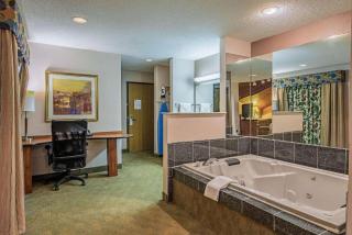 Royal Inn Suites - Huntington - 8
