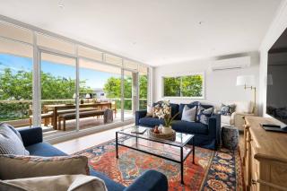 Designer Retreat Meets Vibrant Beachside Living - Palm Beach - 0
