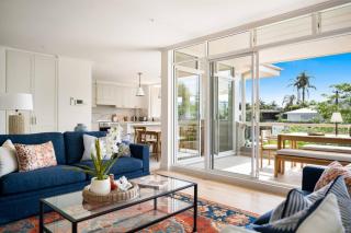 Designer Retreat Meets Vibrant Beachside Living - Palm Beach - 4