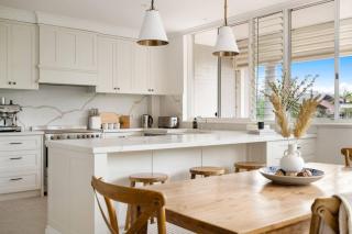 Designer Retreat Meets Vibrant Beachside Living - Palm Beach - 1