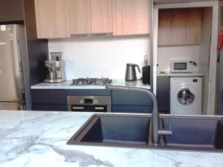 Launceston Stunning Outdoor Hot Tub Spa Townhouse - Invermay - 1