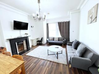 Newly Refurbished 2 Bedroom Flat - Long stays AVL - Norbury - 1