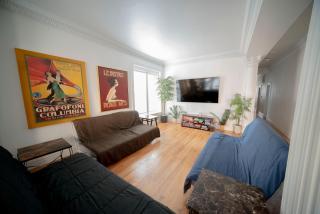 Club Salon Sleeps 10-20 Free Parking & TV - Chicago - 8