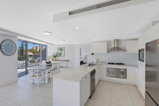 Coast Luxury Apartments 17 - The Entrance - 6