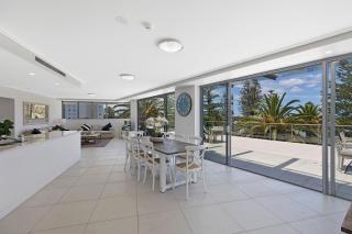 Coast Luxury Apartments 17 - The Entrance - 5