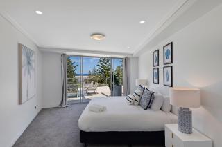 Coast Luxury Apartments 17 - The Entrance - 3