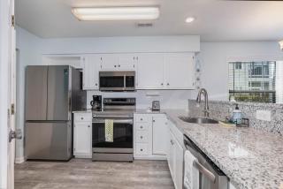 River Oaks 2 BR, sleeps 5 ppl - 2