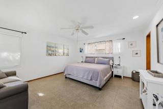 Spacious pool home in Pasadena - 4