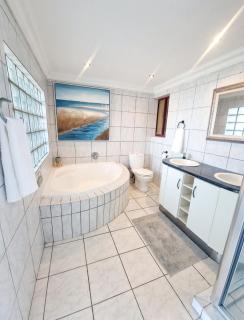 RIPPLE IN TIME - 4 Adults-2 kids ONLY - Tennis, Swim, Braai - Umdloti - 3