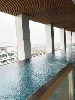 Large Comfortable Bedroom in Alam Sutera Tangerang - Kampungklapa - 6