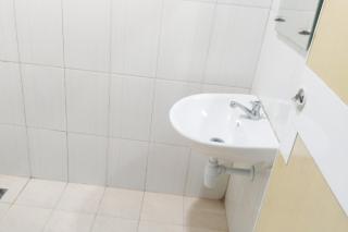 RedDoorz near Living Plaza Palembang - Palembang - 5