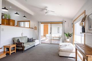 Buckland Beach House - Mollymook - 2