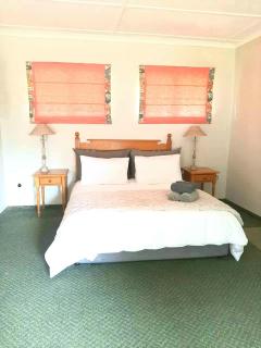 The Oaks Hotel - 9