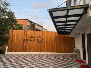 Yellow Mountain Homestay - 9