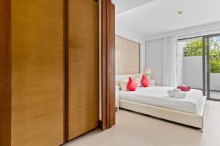 Nai Thon Beachfront Apartments - 8