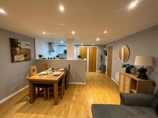 Modern City Centre Apartment In Swindon - 5