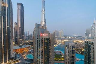 Luxury 2BR Downtown Apt with Burj Khalifa Views - Dubai - 4