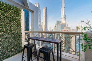 Luxury 2BR Downtown Apt with Burj Khalifa Views - Dubai - 9