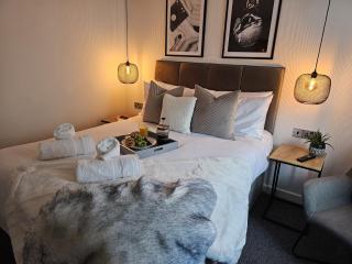 Boujis Central Plymouth Apartment - Sleeps 4 - Habita Property - Plymouth - 9