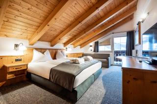 Hotel loj - our kind of place - 3