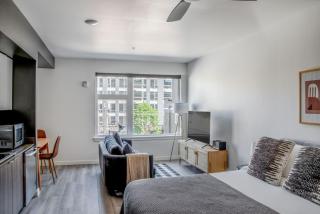 Capitol Hill studio w gym bike storage nr I5 SEA-896A - Seattle - 5