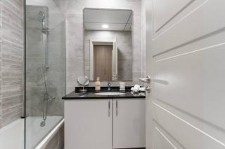 LARBI Luxurious 1BR in Polo Residence - Dubai - 2