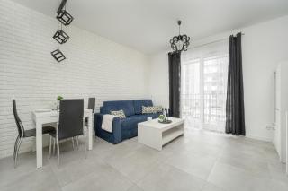 Black and White Apartment Close to the River in Wrocław by Noclegi Renters - Breslavia - 3