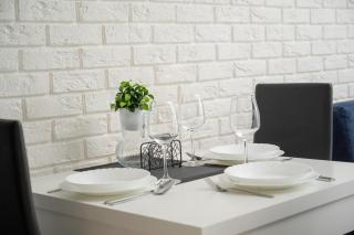 Black and White Apartment Close to the River in Wrocław by Noclegi Renters - Breslavia - 4