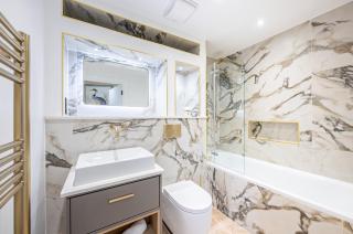 Stylish Chiswick Flat with AC and Private Balcony - 6