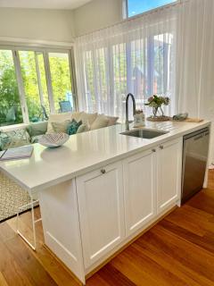 Woonona Family Beach Villa 2 bedroom Brand new - Woonona - 1