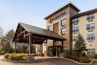 La Quinta Inn & Suites by Wyndham Lake George - Lake George - 6