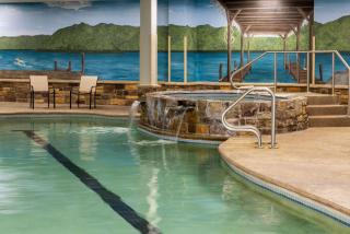 La Quinta Inn & Suites by Wyndham Lake George - Lake George - 1