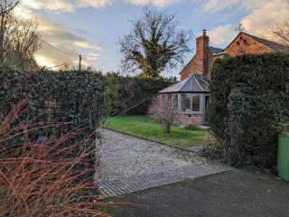 Rosebud Cottage in Shropshire with private drive & garden - 8