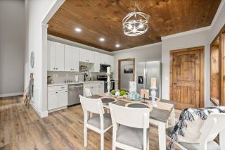 Modern Chalet with Mountain Views in Gatlinburg TN - Gatlinburg - 3
