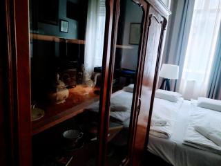 Christoph's Central Apartment - Budapest - 1