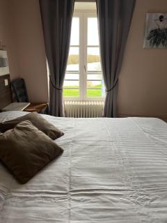 LOGIS Hôtel & Restaurant - Les Bords de Seine - La Roche-Guyon - 3