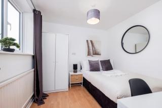 4 Bedroom House with Parking & Garden by Cherry Inn Short Let's & Services Accomodation - 7