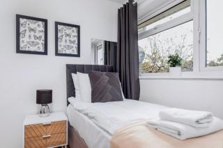 4 Bedroom House with Parking & Garden by Cherry Inn Short Let's & Services Accomodation - 6