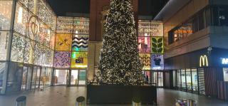 "Snooze Central" - City Centre Apartments in Victoria Centre Shopping Centre with full Kitchen in Milton Street - up to 4 Beds - most Central Location next to the Hilton Hotel - Outdoor Parking for Cars or Vans at five pounds a day - Nottingham - 2