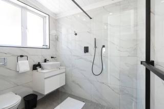 Contemporary Two Bedroom House in Greenpoint - 7