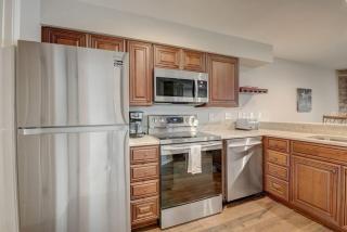 Dells Lakefront Escape - Couples or Families - Wisconsin Dells - 5