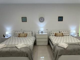 Funchal-Studio-Sleeps4-FreeParking - Funchal - 7