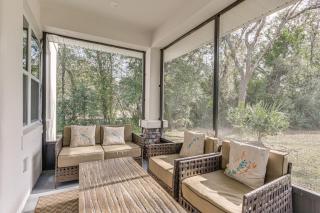 3 Mi to USF Dog-Friendly Home with Large Yard - 6