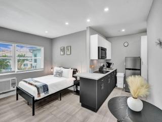 Coastal Charm Studio Retreat near Pompano Beach - Pompano Beach - 6